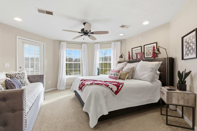 Room 3, The Ozark Getaway Stay for 6, Stone