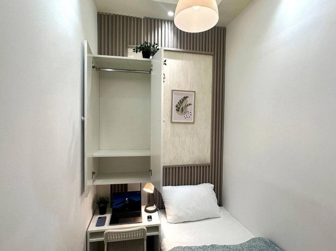 Room 2, Cozy Partition Room in Tecom Near Metro, Dubai