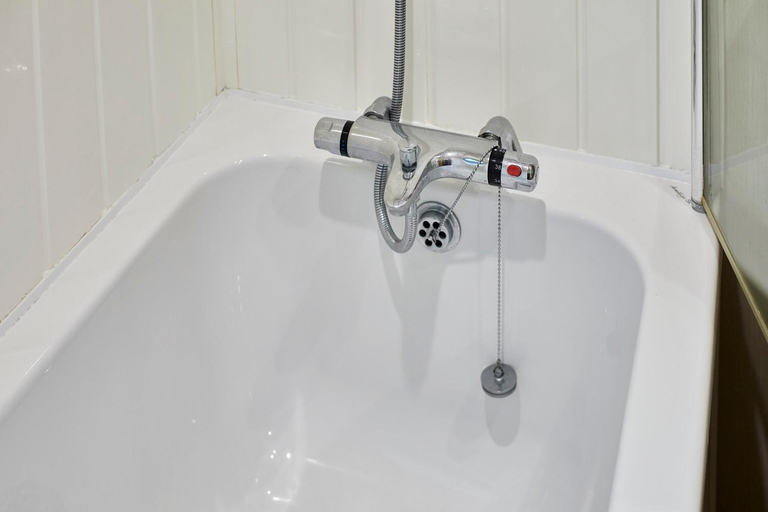 Others 3, Kinship Lodge with Hot Tub, East Riding of Yorkshire