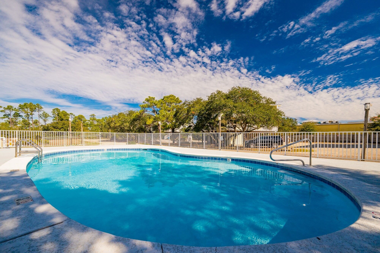 Pool 5, Romar Village 622 2 Bedroom Condo, Baldwin