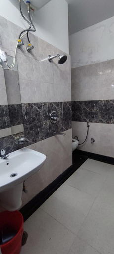Bathroom 4, Yellow Leaf, Tehri Garhwal