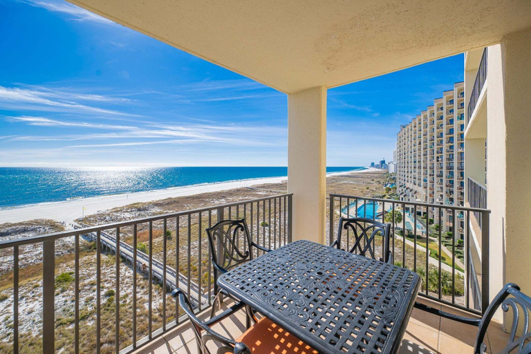 Outdoor dining 3, Phoenix Viii 8705 1 Bedroom Condo, Baldwin