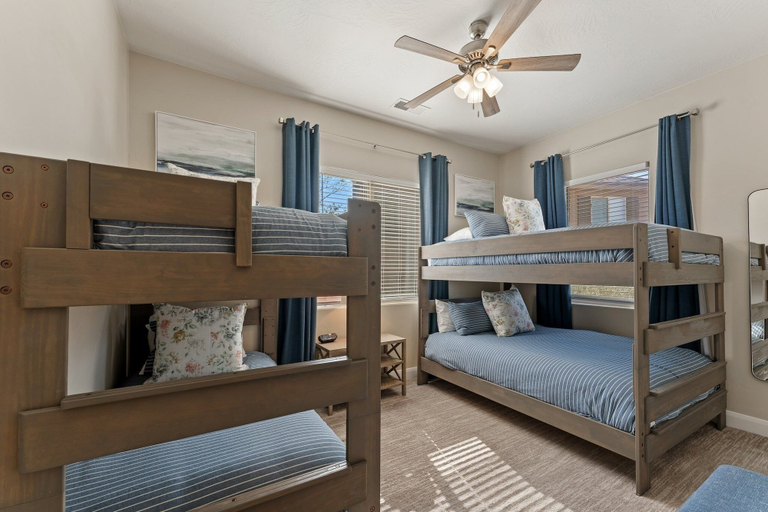Bedroom 3, Sunset on the 5th 3 Bedroom Townhouse by RedAwning, Washington