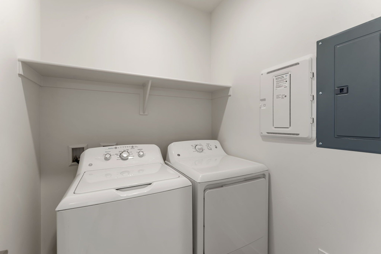 Interior 2, St. Gorgeous 3 Bedroom Condo, Washington