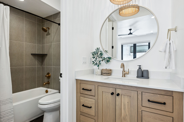 Bathroom 2, Break Point 6 Bedroom Home, Washington