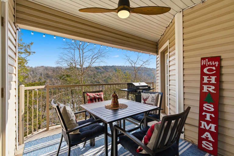 Primary image, The Ozark Getaway Stay for 6, Stone