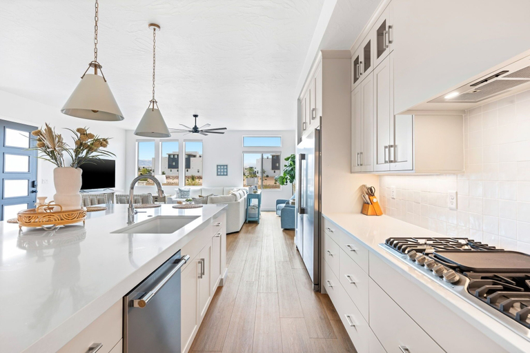Private kitchen 4, Beachcomber Bliss 8 Bedroom Townhouse, Washington