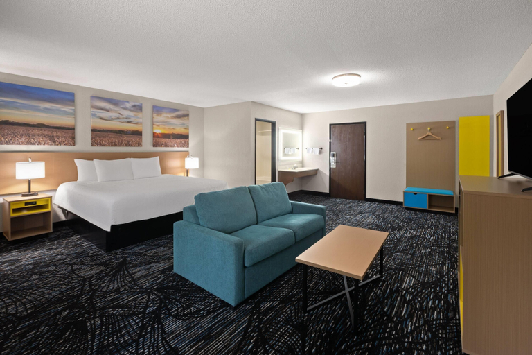 Bedroom 4, Days Inn by Wyndham Bad Axe, Huron