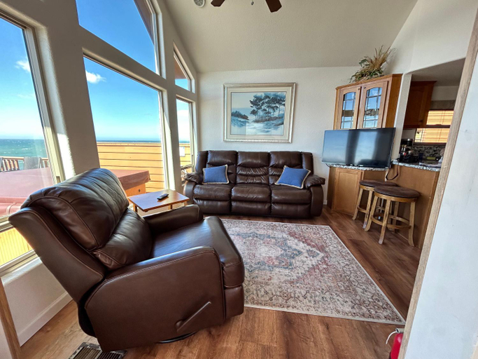Others 3, Ocean Front Cabin 15, Jacuzzi & Sensational Views, Del Norte