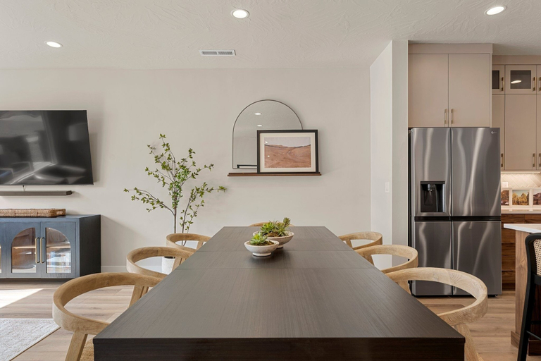 Dining, Starlight Sanctuary 4 Bedroom Townhouse, Washington