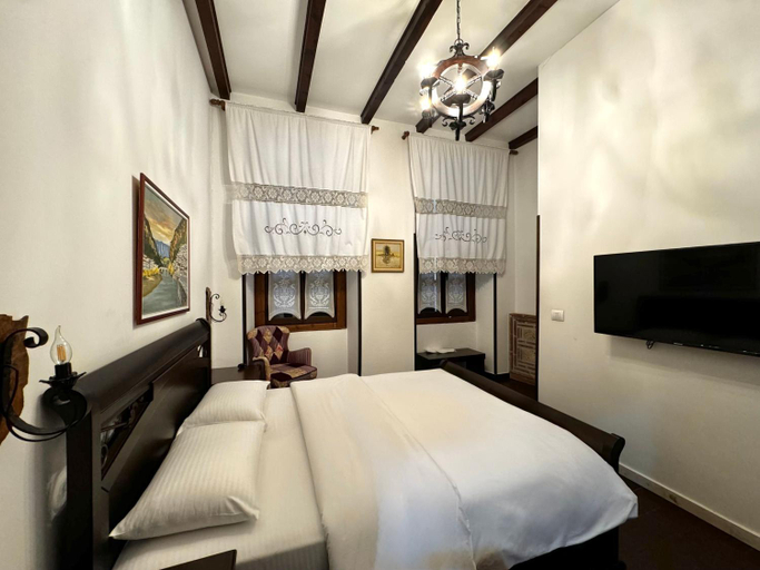 Bedroom 2, White House Hotel & Restaurant - since 1999, Beratit