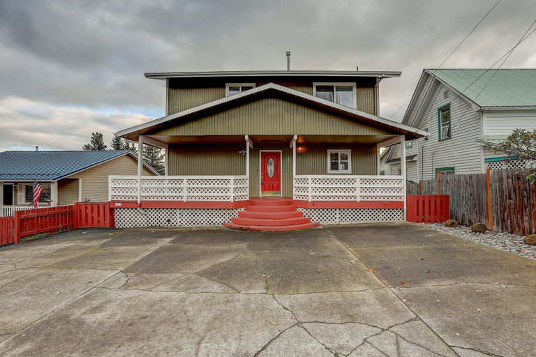 Exterior 2, Northern Lights 3 Bedroom Home by RedAwning, Klickitat