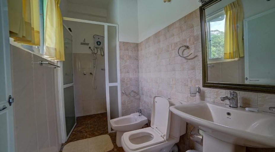 Bathroom 4, Hanthana Villa, K.F.G. & G. Korale