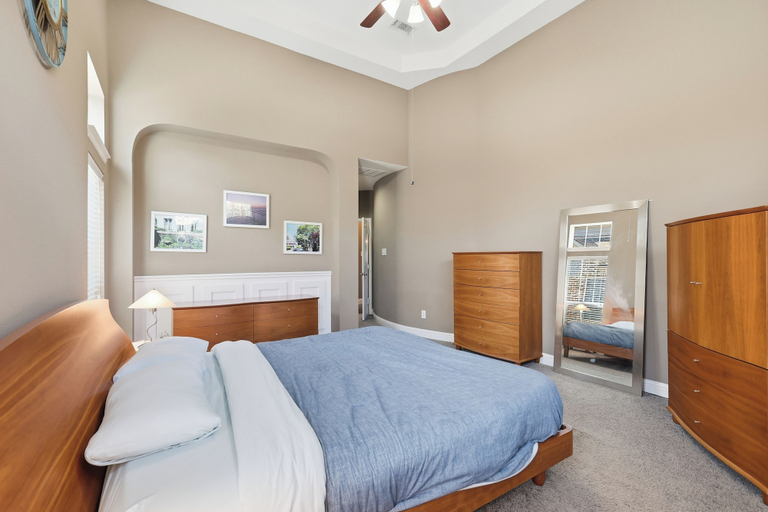 Room 2, Spacious Cozy 4B Home in Frisco, Denton