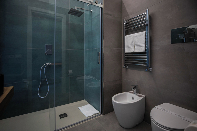 Bathroom 5, L èlégant Boutique Rooms Naples, Napoli