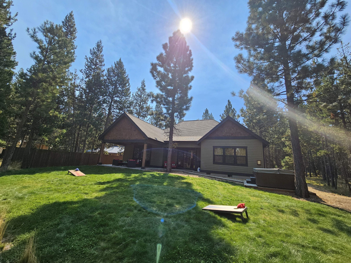 Exterior 5, 110 Crane 5 Bedroom Home by RedAwning, Deschutes