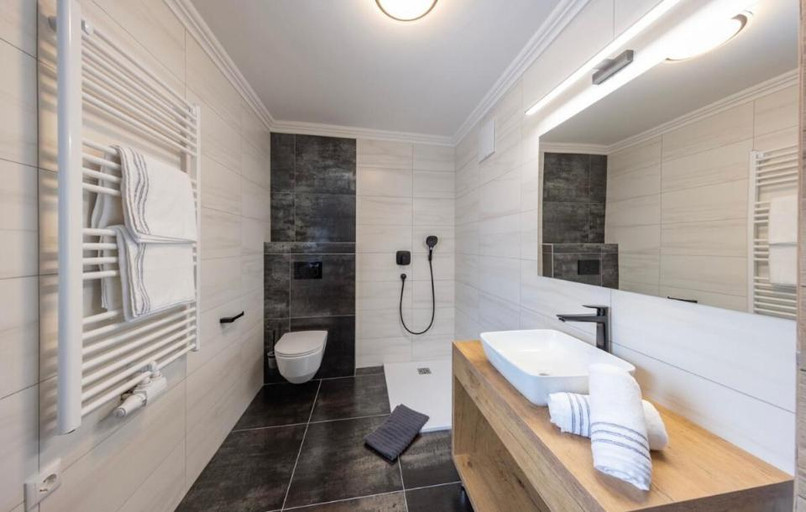 Bathroom, Hotel Austria - inklusive Joker Card im Sommer, Zell am See