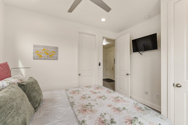 Bedroom 3, Fun in the Sun Retreat by RedAwning, Washington