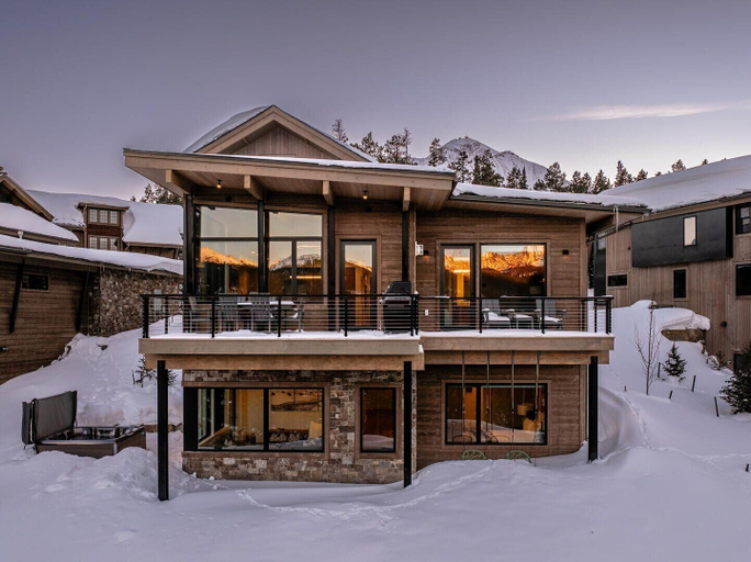 Primary image, 7 Deep Forest 6 Bedroom Home, Madison