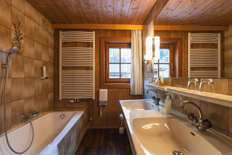 Bathroom 4, Schlosswirt, Spittal an der Drau