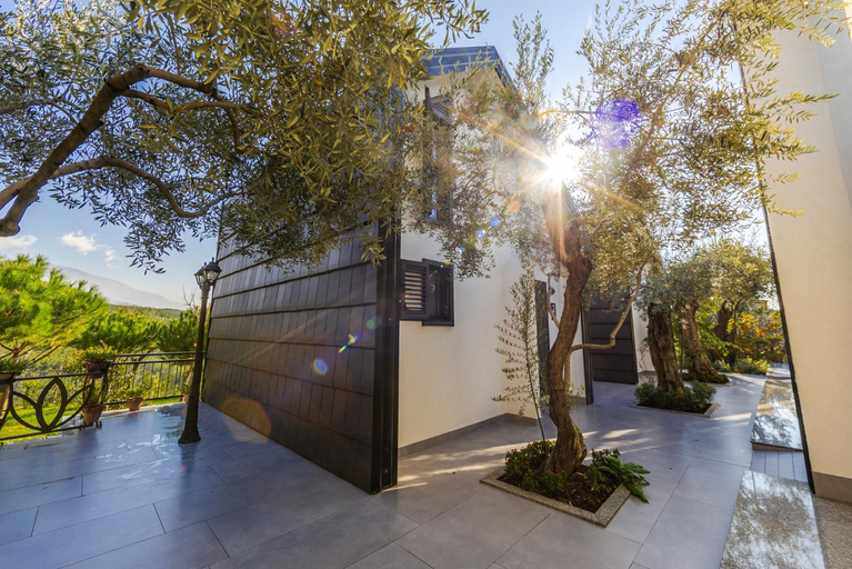 5, Muraga Villas 2 Lahuta, Tiranës