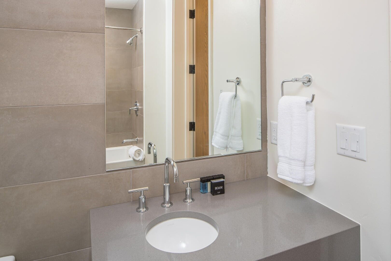 Bathroom 5, 202 Lakelodge 4 Bedroom Condo, Madison