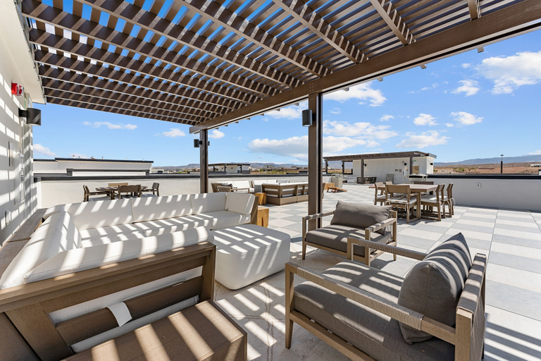 Outdoor dining 3, Chasing Sunsets 2 Bedroom Condo, Washington