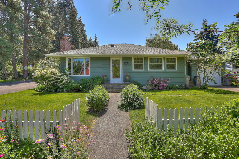 Exterior 3, Living Color 2 Bedroom Home by RedAwning, Hood River