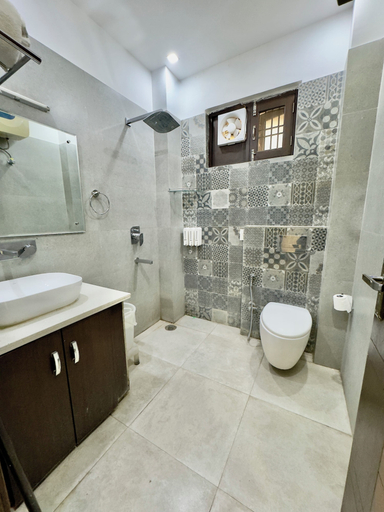 Bathroom 2, Happy Feet Boutique Homestay, Dehradun