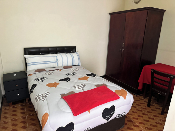 Room 2, Safe Land Guest House, Debubawi