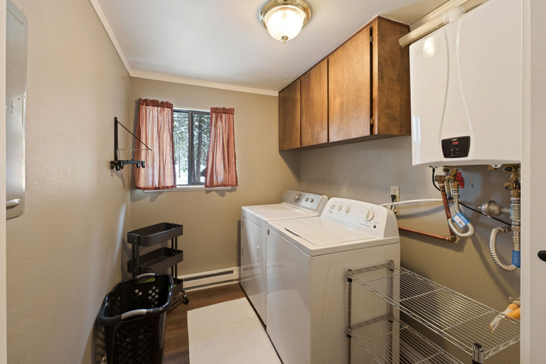Interior 4, 8 East Butte Ln 3 Bedroom Home, Deschutes