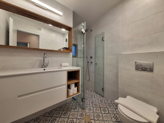 Bathroom 5, tveria 32