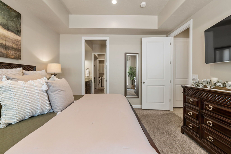 Bedroom 5, Coral Escape by RedAwning, Washington