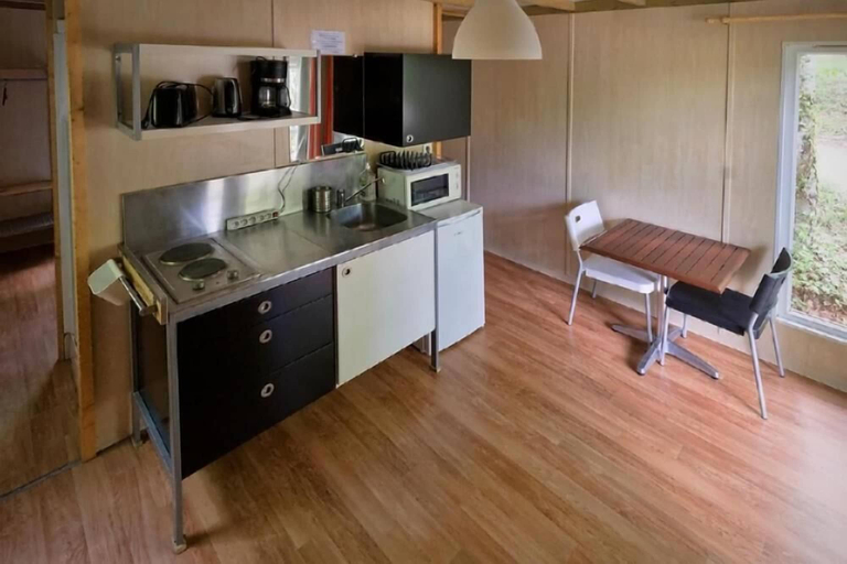 Private kitchen 4, Camping la Clairière, Lot