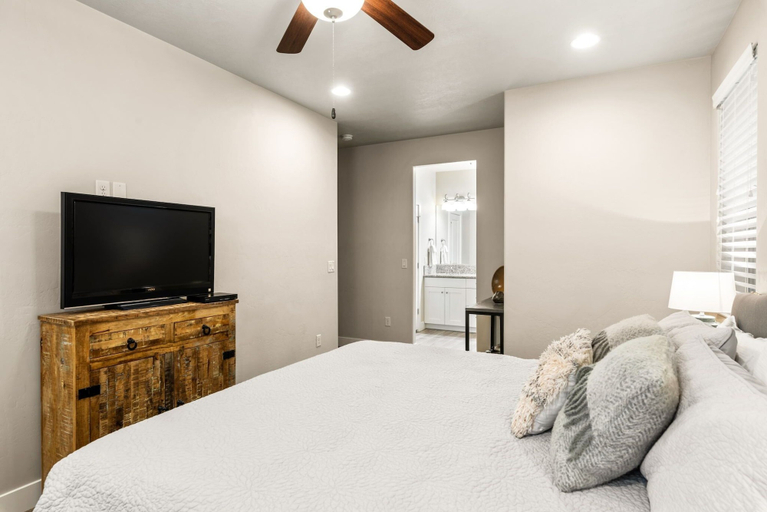 Room 3, Snow Canyon Paradise #46 by RedAwning, Washington