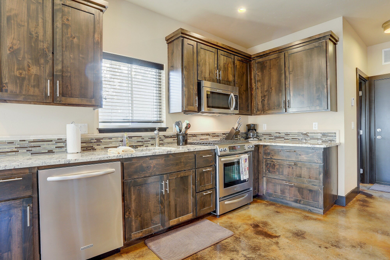 Private kitchen 4, Urban Roundabout 2 Bedroom Home by RedAwning, Deschutes