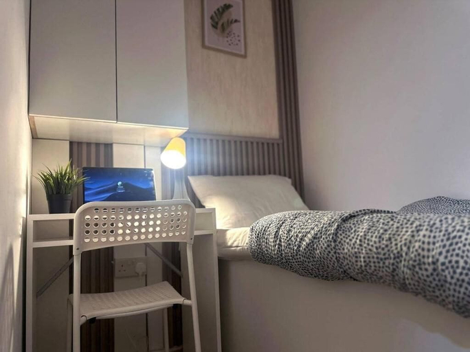 Room 4, Cozy Partition Room in Tecom Near Metro, Dubai