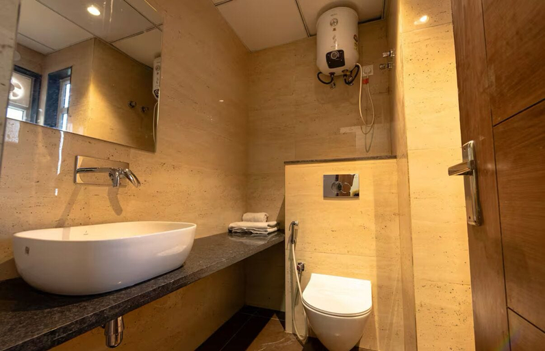 Bathroom, Ashadeep Rainbow Studios, Jaipur