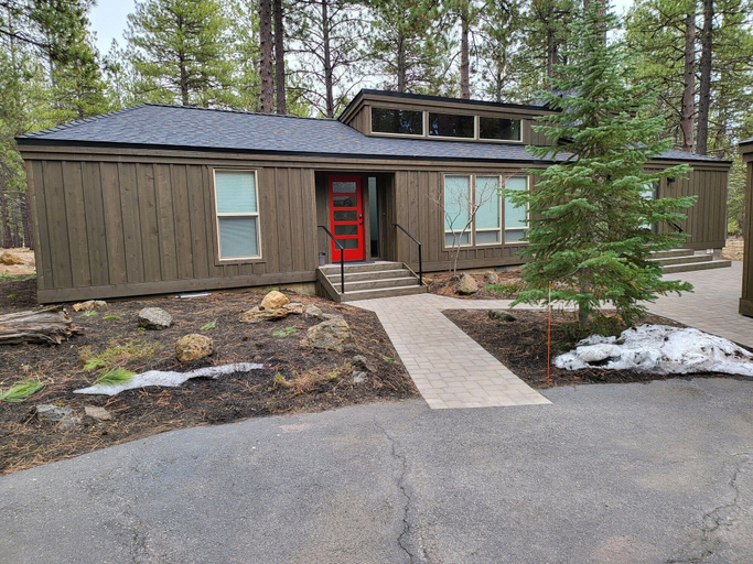 Exterior 2, 12 Quartz Mountain 2 Bedroom Home by RedAwning, Deschutes