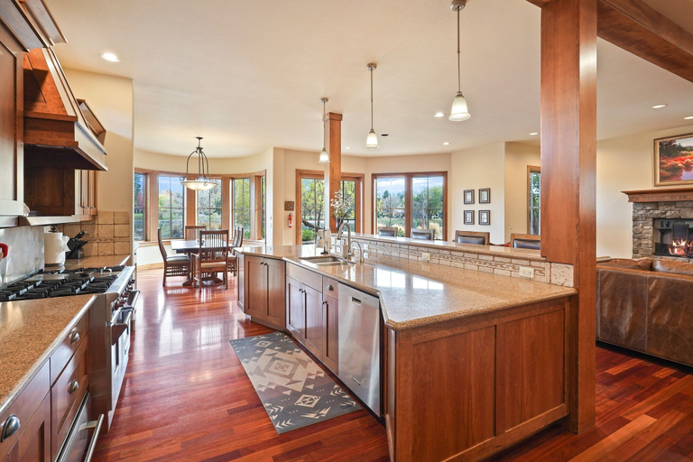 Private kitchen 3, Drake Park 3 Bedroom Home by RedAwning, Deschutes