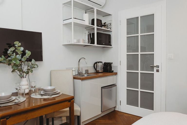 Private kitchen 2, Antique Apartments Tomasza 6A, Kraków City