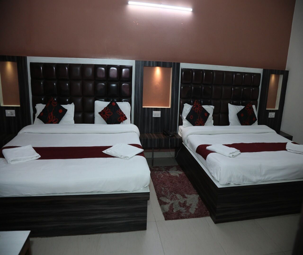 Bedroom 2, Hotel Sahil, Reasi