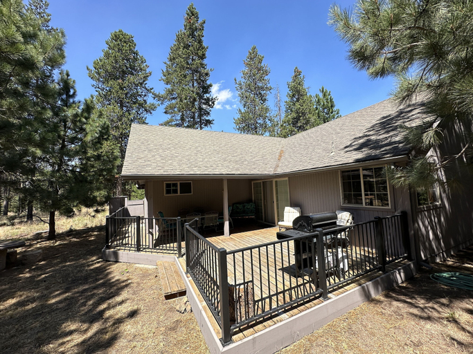 Terrace/patio, Pet-Friendly 13 Ollalie Home features Double Car Garage by RedAwning, Deschutes