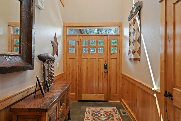 Interior 2, 5 Vine Maple 6 Bedroom Home by RedAwning, Deschutes