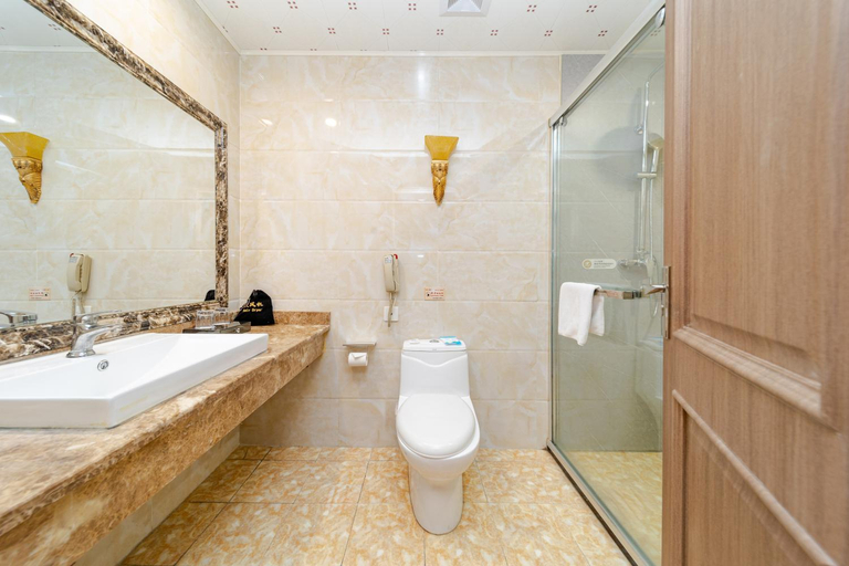 Bathroom 4, Days Inn Xi'an City Center, Xi'an