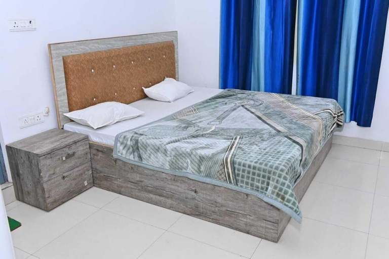 Room 5, NIRMALA GARDEN, Bareilly