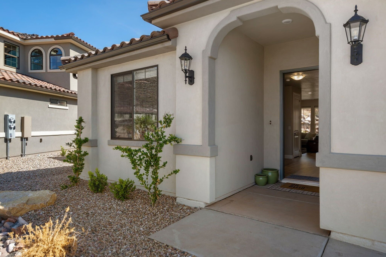 Exterior detail, Sunnyside Retreat at Escondido by RedAwning, Washington