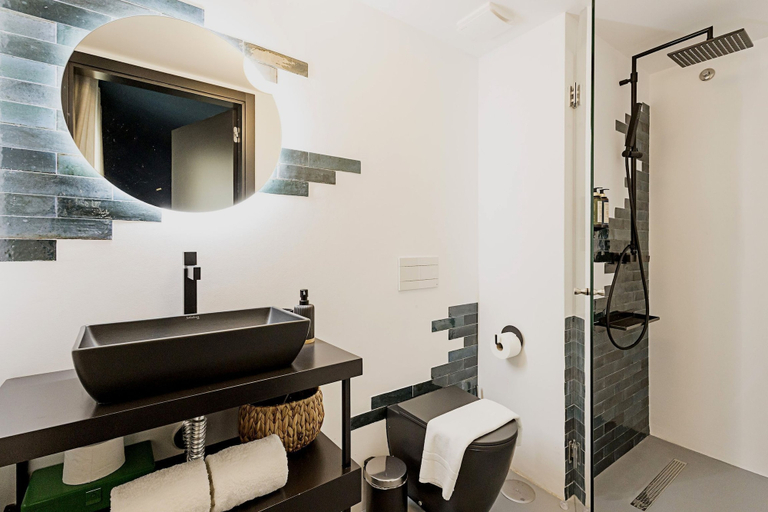 Bathroom 3, Regras Apartments & Garden B19 by Benefit Collection, Porto
