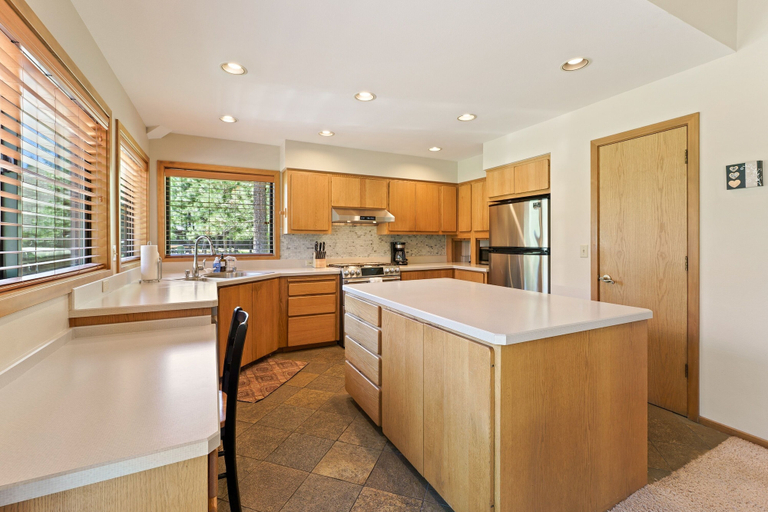 Private kitchen 5, 10 Tan Oak Home features Private Hot Tub and BBQ on the Deck by RedAwning, Deschutes
