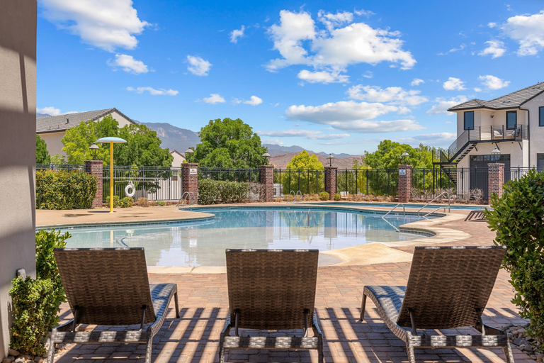 Pool 2, Desert Bungalow #h8 3 Bedroom Home, Washington